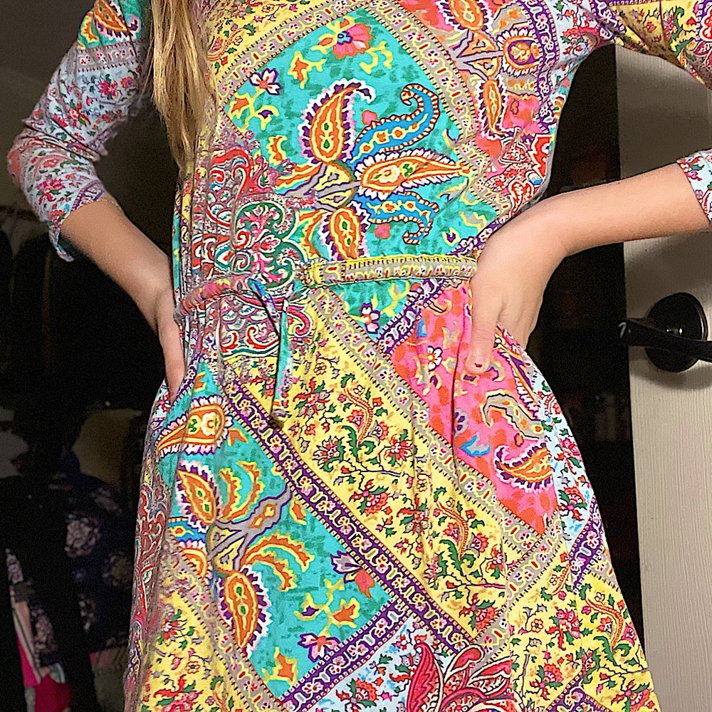 Beautiful dress  good for church very vibrant